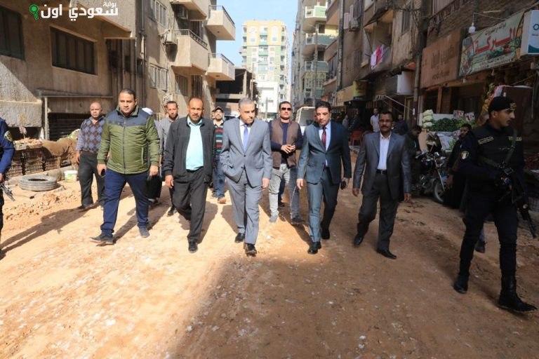 محافظ سوهاج يزور مشروعات رصف خمس شوارع بحي شرق