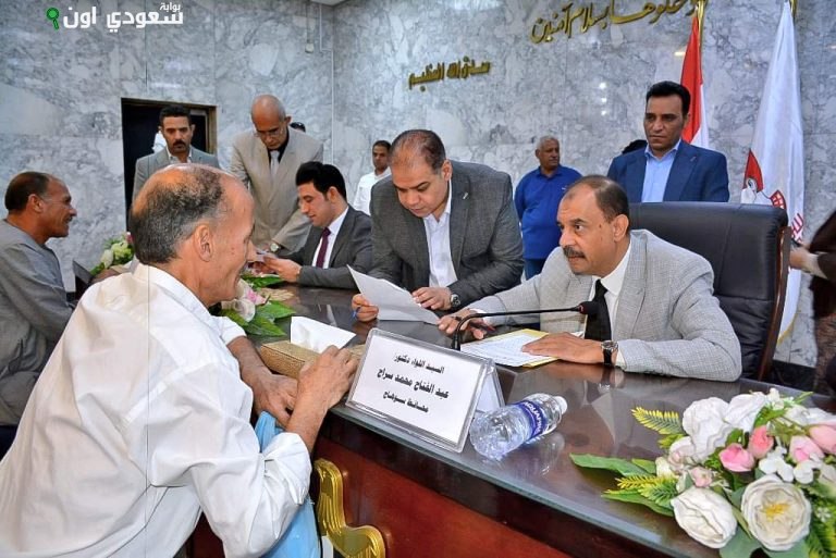 محافظ سوهاج يلتقي بالمواطنين للاستماع لمطالبهم وشكاواهم