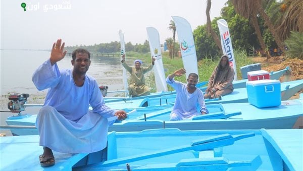 فرحة صيادي قرية النمسا بمراكب وأدوات الصيد الجديدة