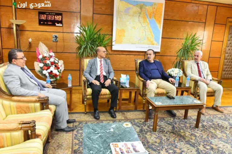 محافظ أسيوط يهنئ أحمد المنشاوي