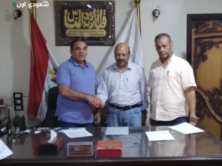 أرمنت تبحث تسليم أرض لمشروع مجمع شتلات الطماطم وقصب السكر