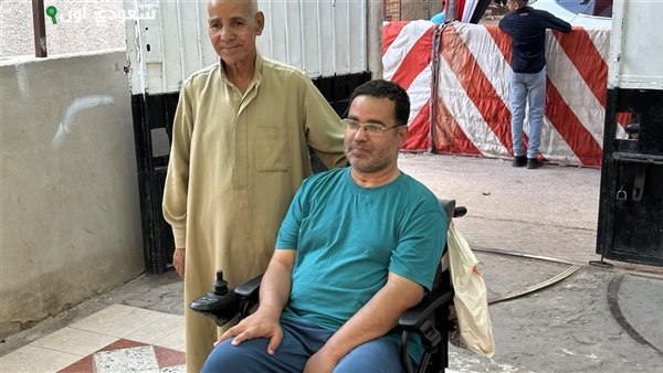 الصورة الرئيسية للمقال: دكتور جيولوجيا ينتخب في انتخابات الشيوخ على كرسي متحرك بالشرقية