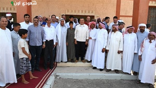 محافظ جنوب سيناء يجتمع بالأهالي ويكشف عن مشروعات بطابا