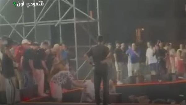 جمهور حفل محمد رمضان يفر بعد انفجار الألعاب النارية وسرعة استدعاء الأمن