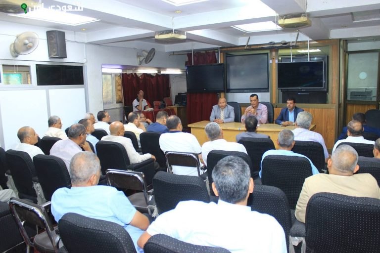 اجتماع مدير تعليم سوهاج مع مديري الإدارات لتعزيز الوعي بالباكالوريا