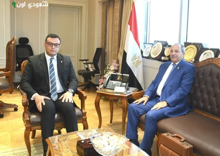 وزير الإسكان ومحافظ بورسعيد يبحثان ملفات المياه والصرف والإسكان