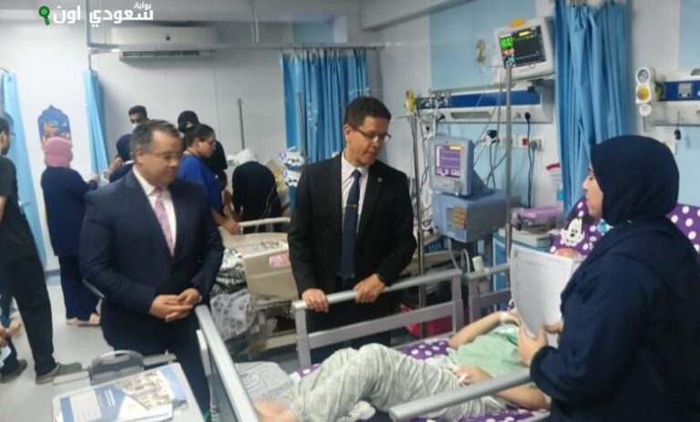 رئيس جامعة بنها يقوم بجولة مفاجئة في المستشفيات الجامعية