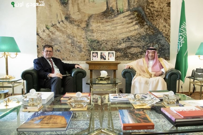 نائب وزير الخارجية يستقبل سفير المملكة المتحدة لتعزيز العلاقات الثنائية