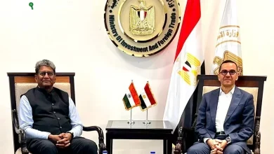 وزير الاستثمار يلتقي السفير الهندي