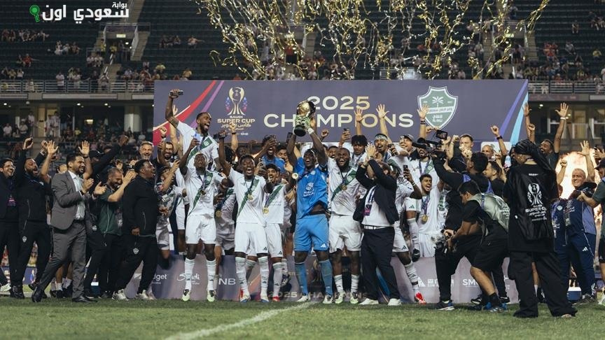 الأهلي يتوج بلقب كأس السوبر السعودي