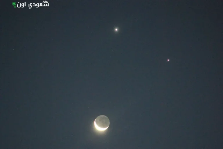 مثلث سماوي يظهر فجر الأربعاء في الأفق الشرقي