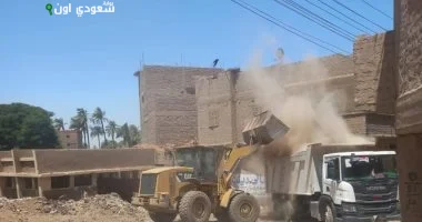 حملة لرفع 50 طن من القمامة بمركز طما في سوهاج