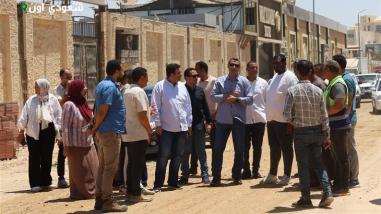 محافظ السويس يراقب جهود الحماية المدنية ويمنح مهلة لافتتاح شارع بورسعيد