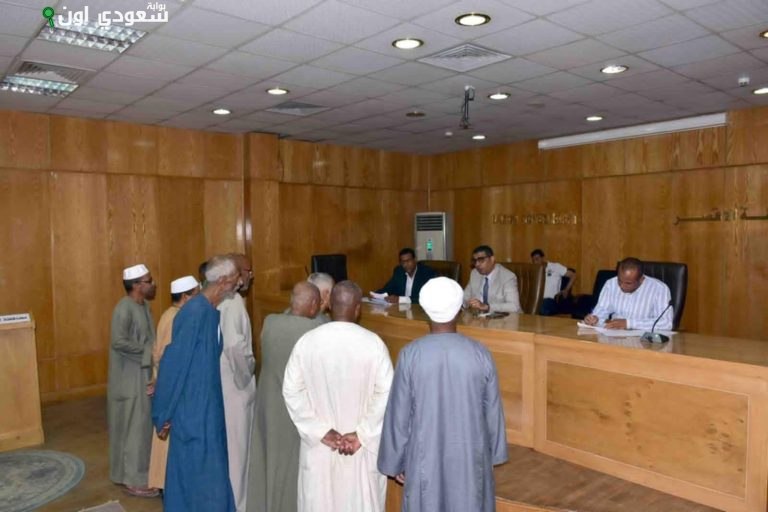 نائب محافظ الأقصر يستمع لـ39 طلبا وشكوى في اللقاء المفتوح