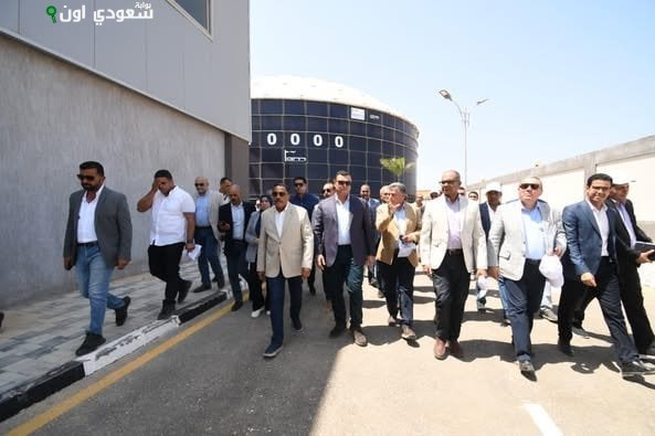 وزير الإسكان ومحافظ مطروح يتفقدان محطة تحلية مياه البحر الرميلة 4