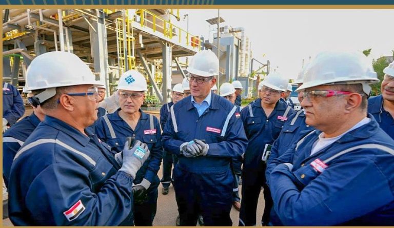 وزير البترول يتفقد مشروعات تطوير العامرية لتكرير البترول