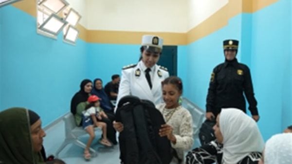 الداخلية توزع حقائب مدرسية على أبناء النزلاء والمفرج عنهم