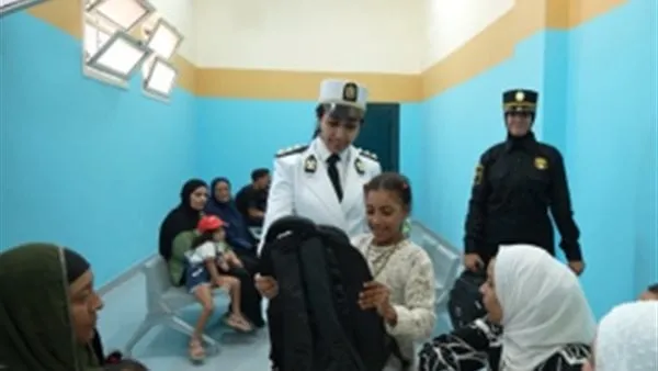 الداخلية توزع حقائب مدرسية على أبناء النزلاء والمفرج عنهم