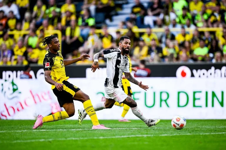 يوفنتوس يتعادل سلبيًا مع بوروسيا دورتموند