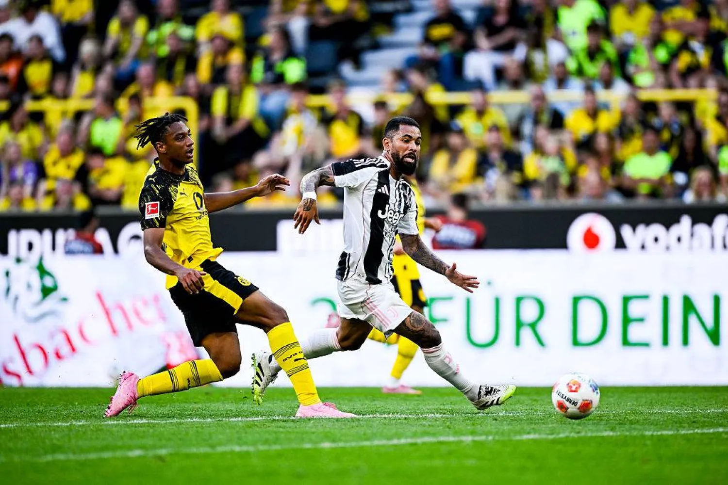 يوفنتوس يتعادل سلبيًا مع بوروسيا دورتموند