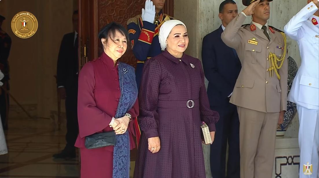 انتصار السيسي ترحب بحرم رئيس سنغافورة