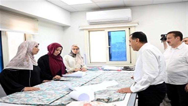 رئيس الوزراء يتفقد مركز طب وتنمية الأسرة بقرية سبك