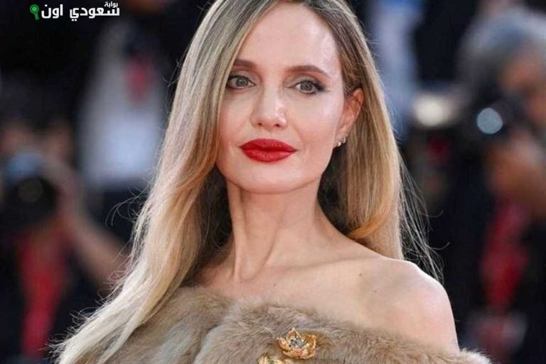 أنجلينا جولي تبكي في مهرجان