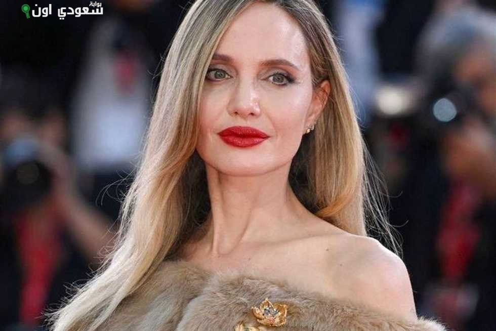 أنجلينا جولي تبكي في مهرجان