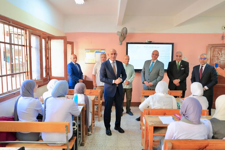 وزير التعليم يتابع انطلاقة العام الدراسي الجديد من القليوبية