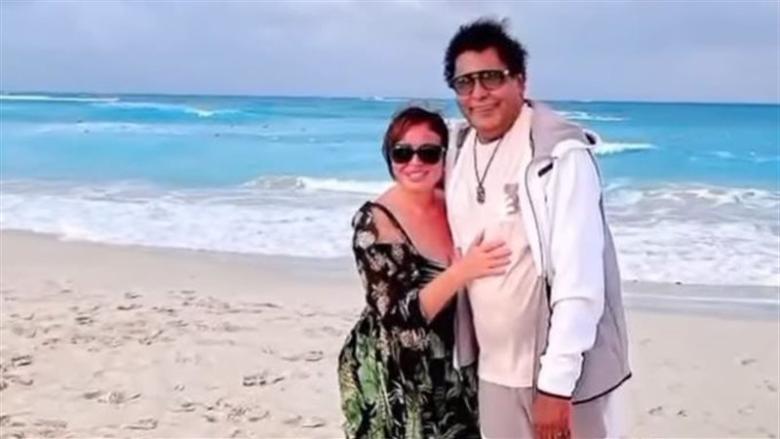 إلهام شاهين تستمتع بإجازتها في الساحل مع محمد منير