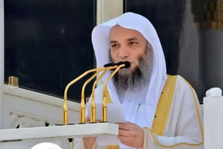 السديس يهنئ الشيخ فيصل غزاوي بسلامته