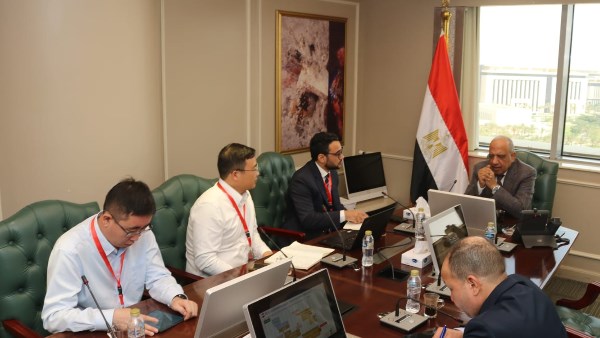 مصر تتعاون مع SUNGROW لتوطين صناعة المهمات الكهربائية