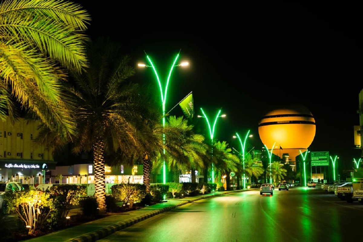 أمانة القصيم تزين شوارع ومدن المنطقة بـ23 ألف علم استعدادًا لليوم الوطني الـ95