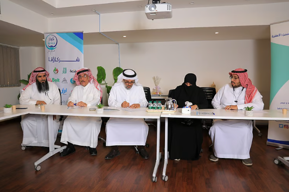 مذكرة تفاهم بين جمعية كبار السن ووقف ديوانية آل حسين