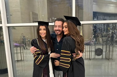 أحمد زاهر يحتفل بتخرج ابنتيه ملك وليلى