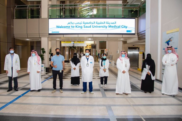 فريق طبي متعدد التخصصات في المدينة الطبية بجامعة الملك سعود