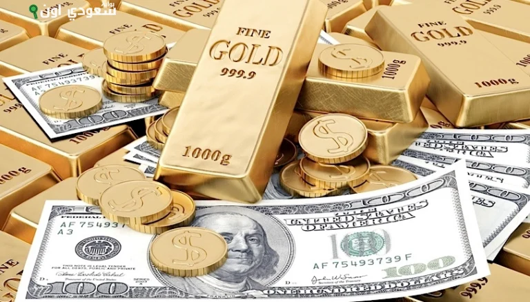 تراجع الدولار واستقرار الذهب