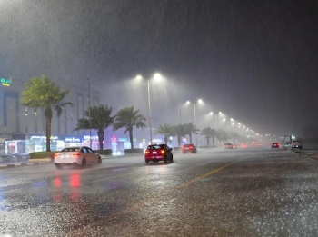 أمطار غزيرة ورياح وصواعق على الليث وأضم حتى المساء