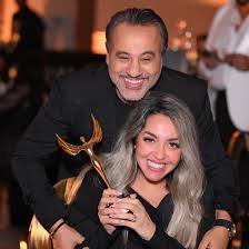 إيهاب فهمي يحتفل بجائزة "عبد العاطي" من مهرجان الفضائيات العربية بحضور زوجته