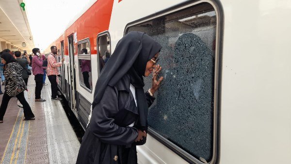 القطارات الخاصة تواصل نقل السودانيين