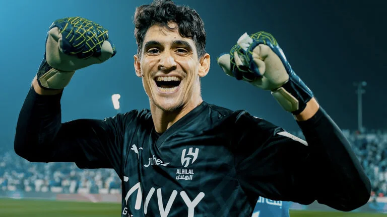 ياسين بونو يقود الهلال