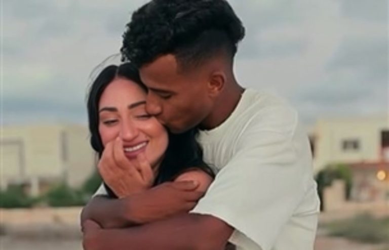 عصام صاصا وزوجته