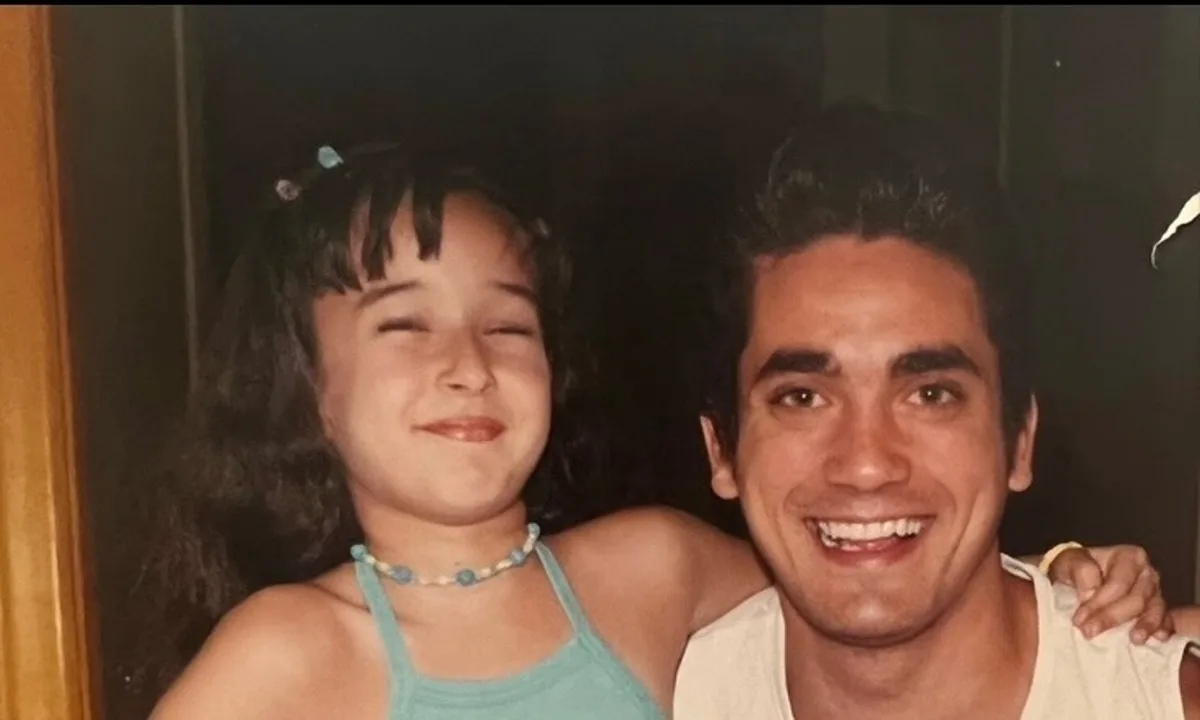 هنا الزاهد تنشر صورة قديمة مع أمير كرارة