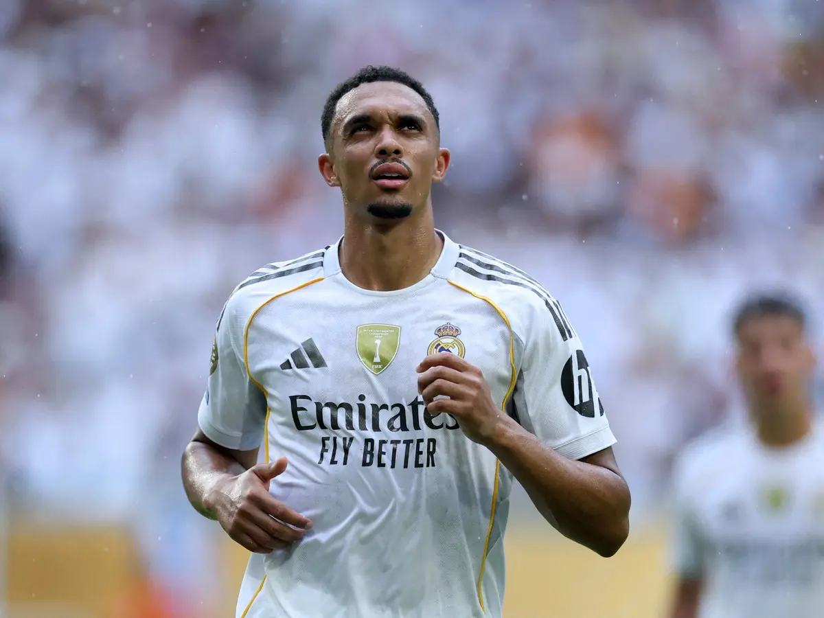 عودة ألكسندر أرنولد لتدريبات ريال مدريد