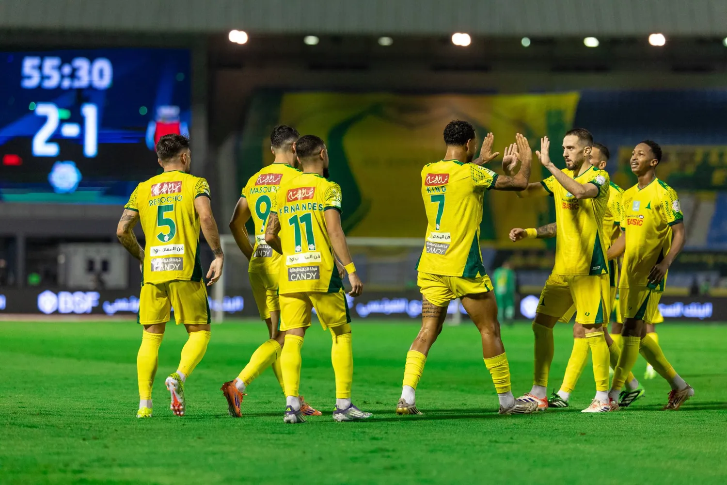 الخليج يفوز على الرياض