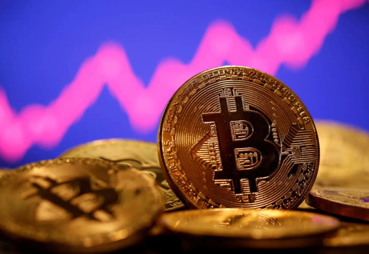 بيتكوين تهبط