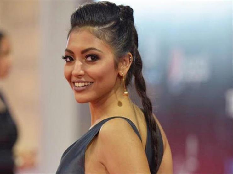 الفنانة مي الغيطي