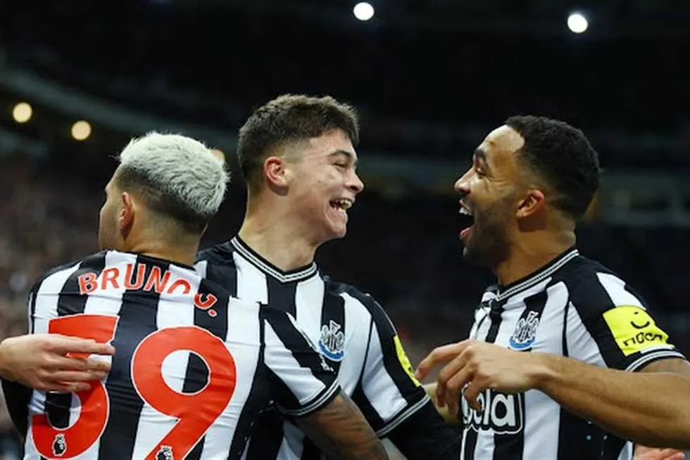 نيوكاسل يقتنص الفوز في اللحظات الأخيرة على فولهام بالدوري الإنجليزي نيوكاسل يونايتد فولهام