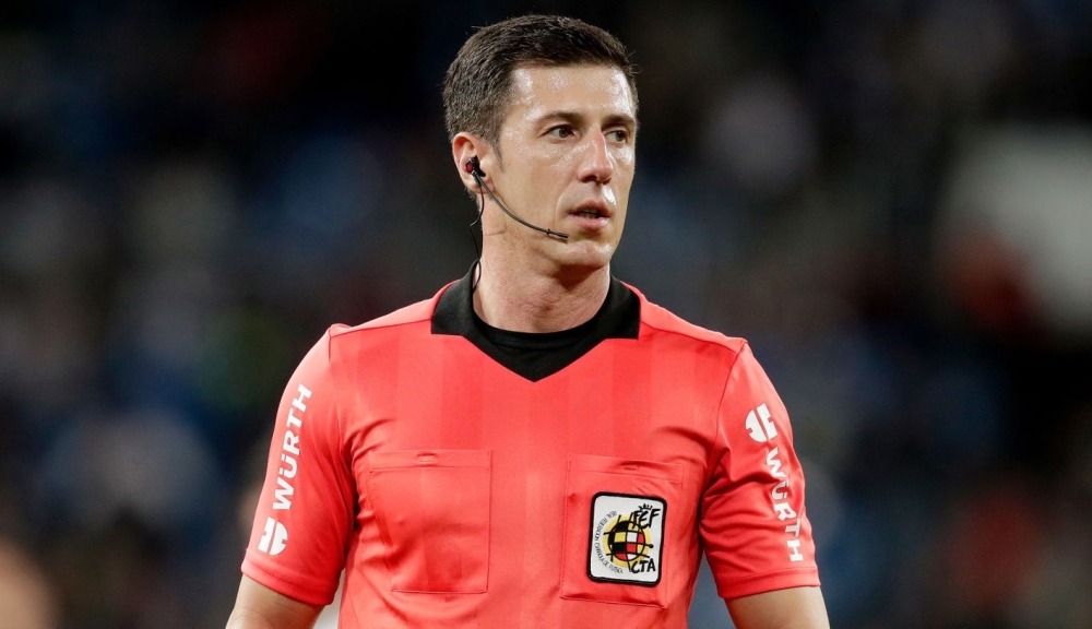 حكم الكلاسيكو سيزار سوتو جرادو