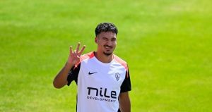 إصابة أحمد شريف تُجبره على مغادرة مباراة الزمالك وديكاداها في الكونفدرالية